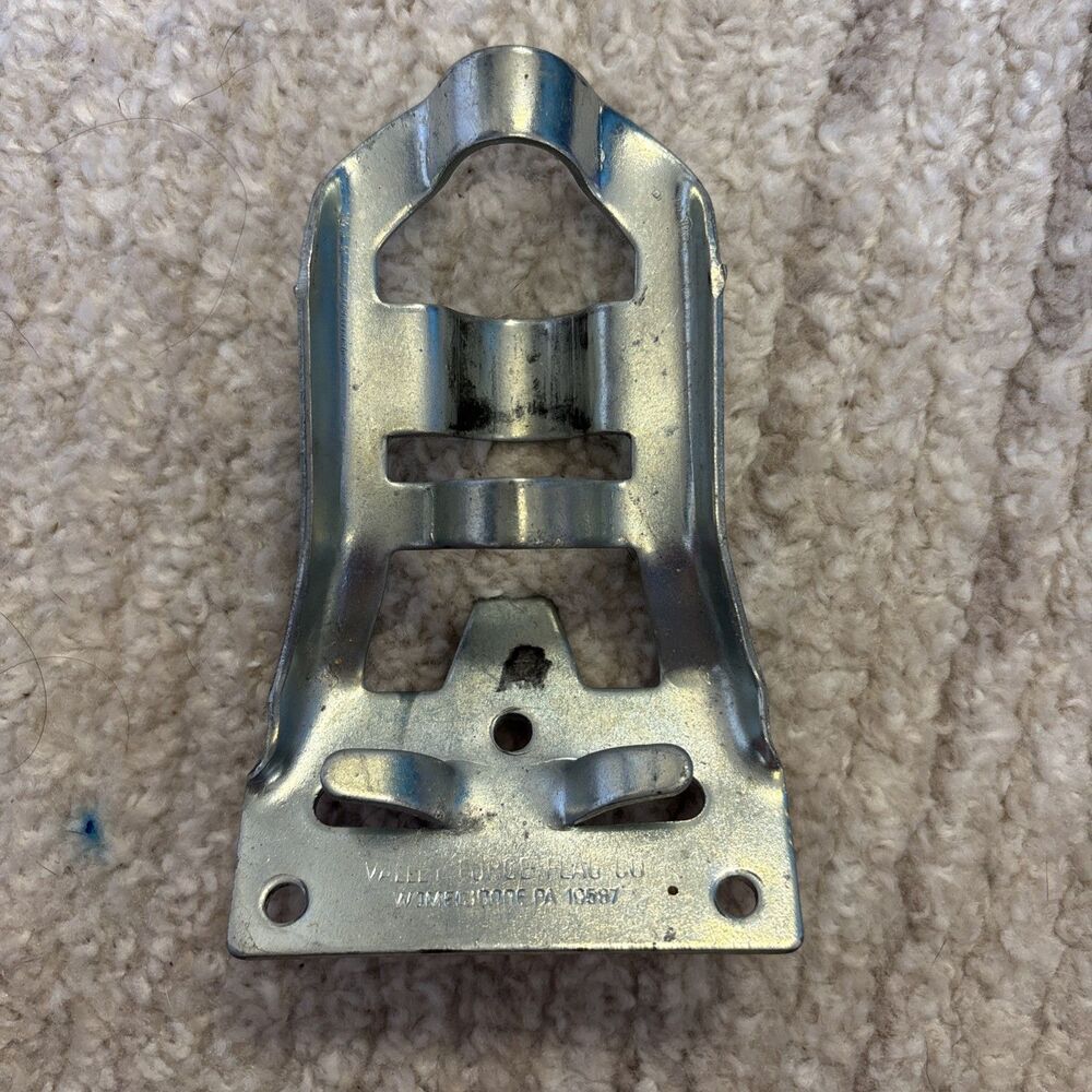 Vintage VALLEY FORGE FLAG CO Metal Flag Pole Holder for 3/4" Pole Womelsdorf PA